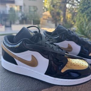 Nike Kids' Black and Gold Sneakers